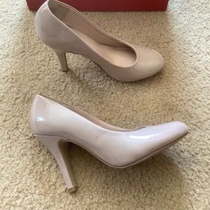 Kelly and Katie nude heels